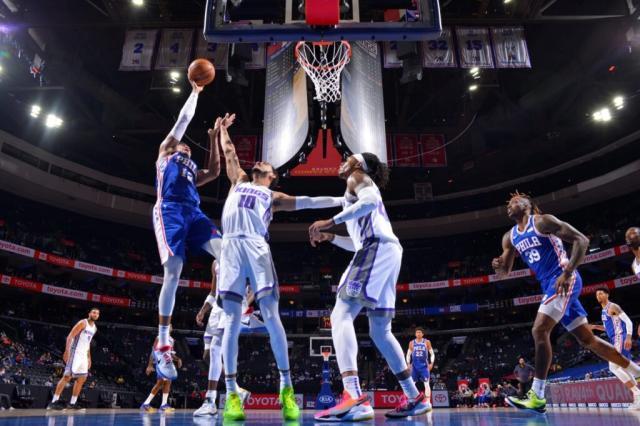 kaiyun.com-双核缺阵难挡76人脚步 艰难赛程成为费城全新挑战