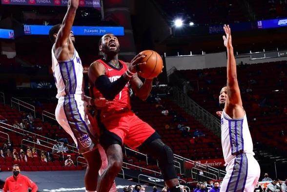 哈登缺阵仍能带队取胜 攻防一体沃尔完爆离队韦少